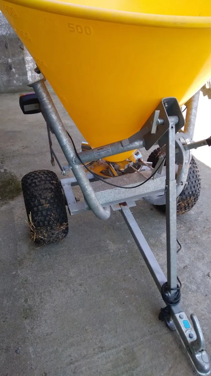 Quad and fertilizer spreader - Image 1
