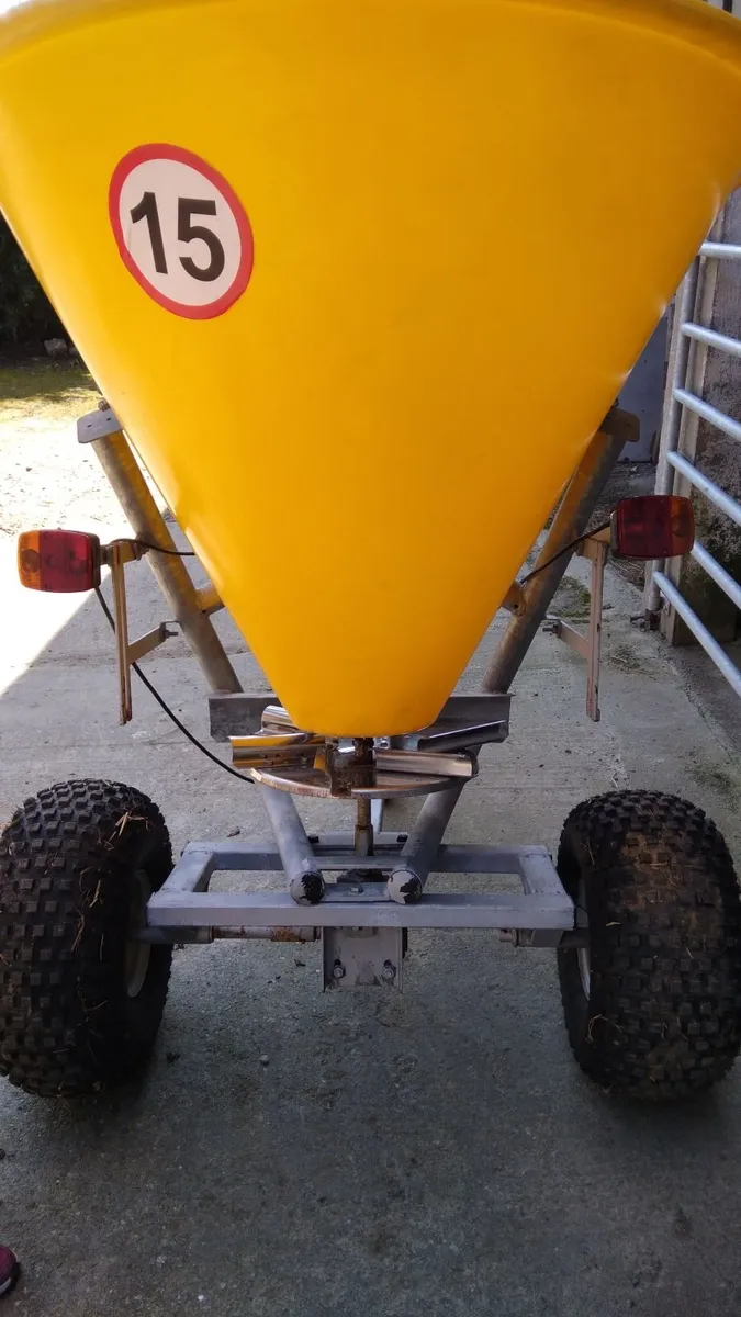 Quad and fertilizer spreader - Image 3