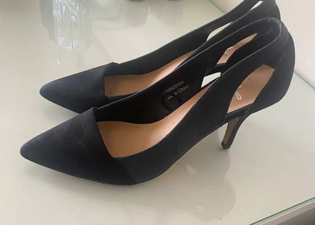 Ladies black shoes - Image 2