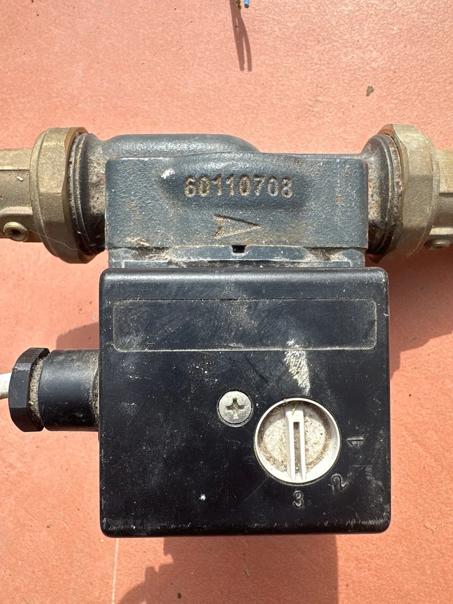 Heating system pump - Image 3