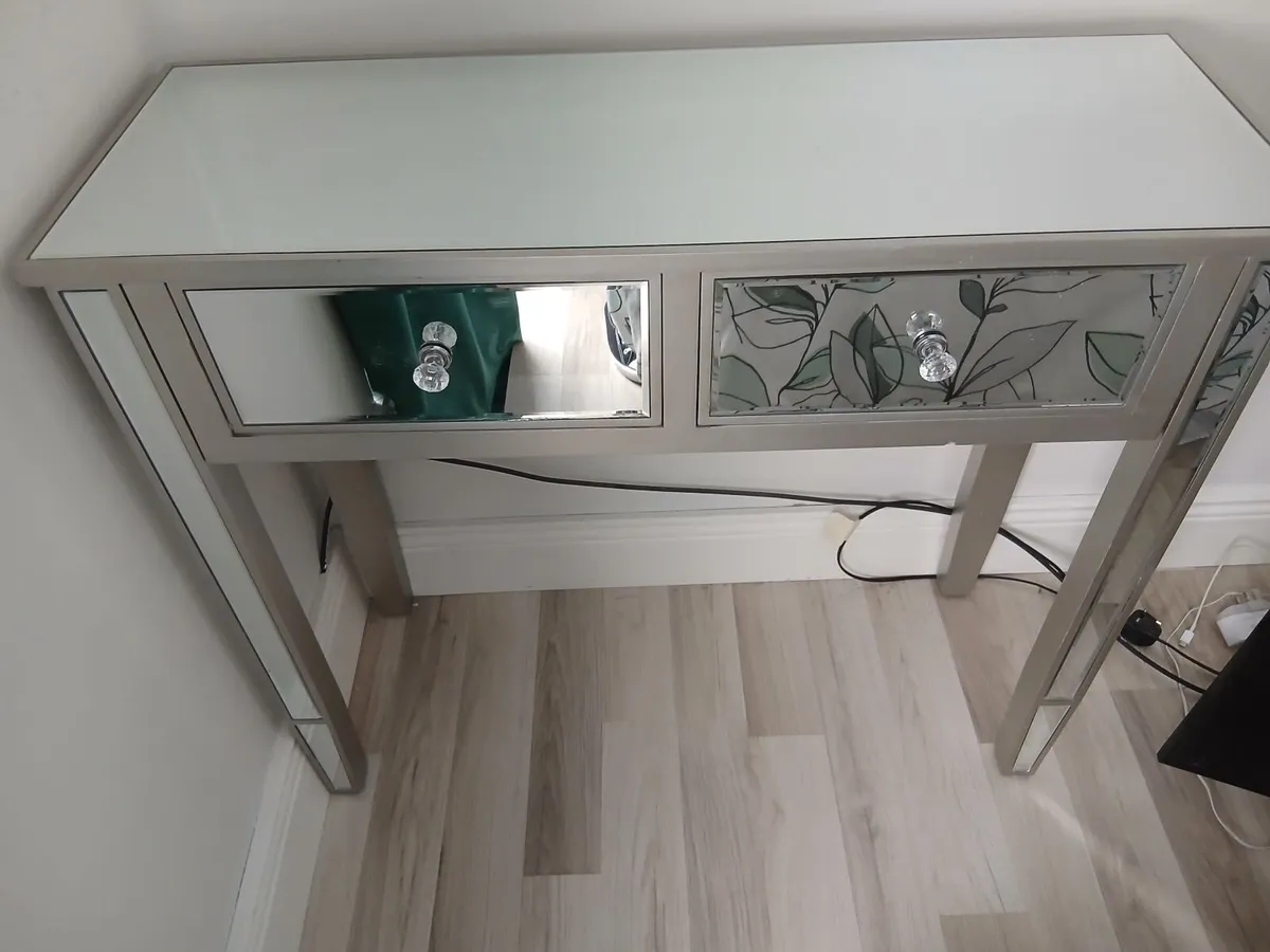 Console table - Image 1