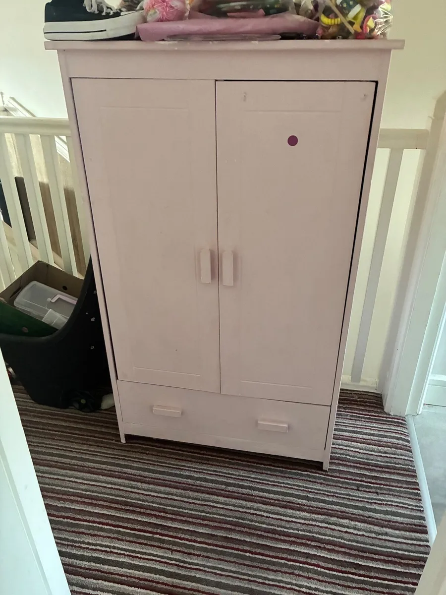 Kids  wardrobe - Image 1