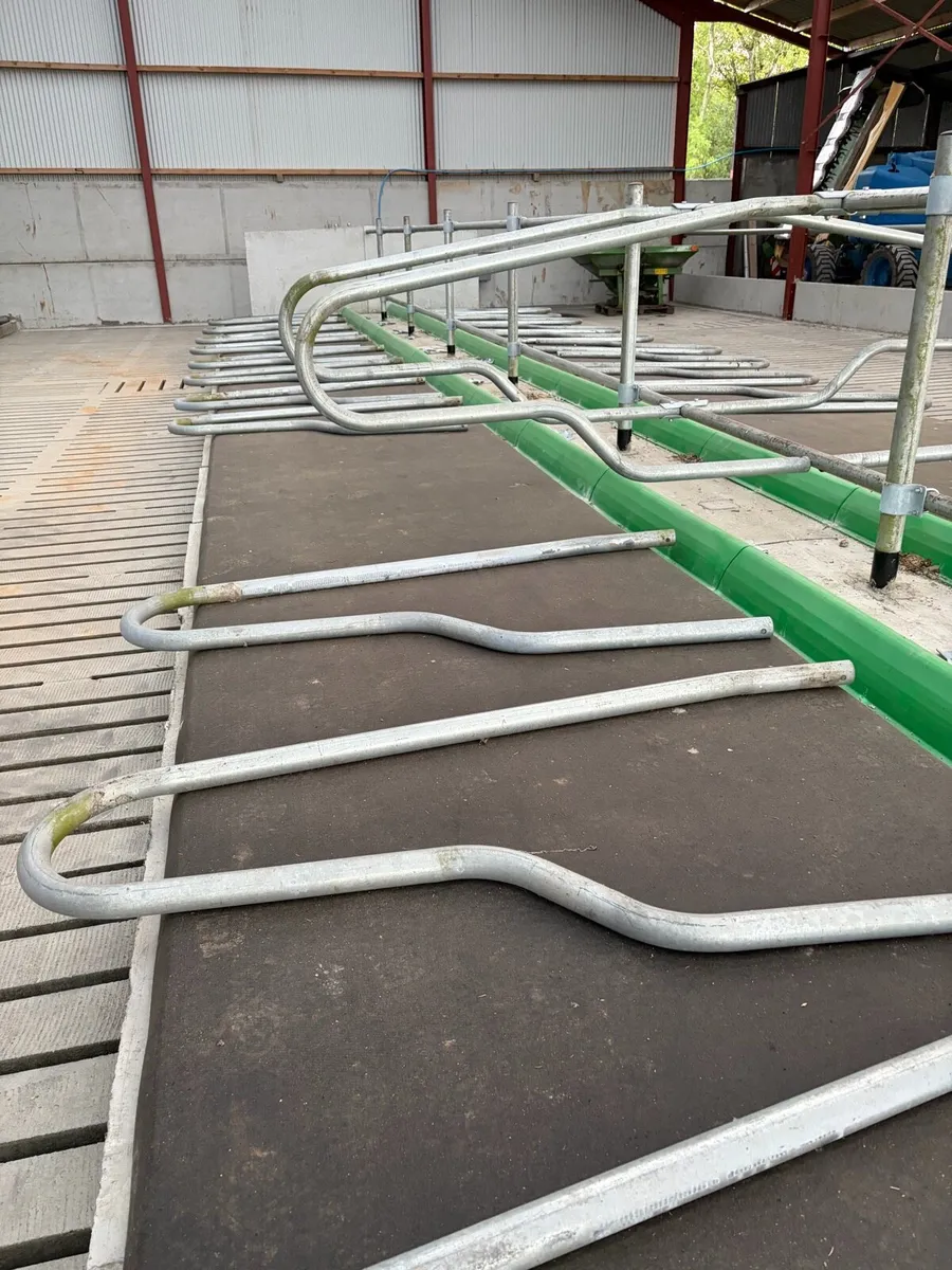 1,900mm CUBICLE LOOPS – £35 EACH - Image 4