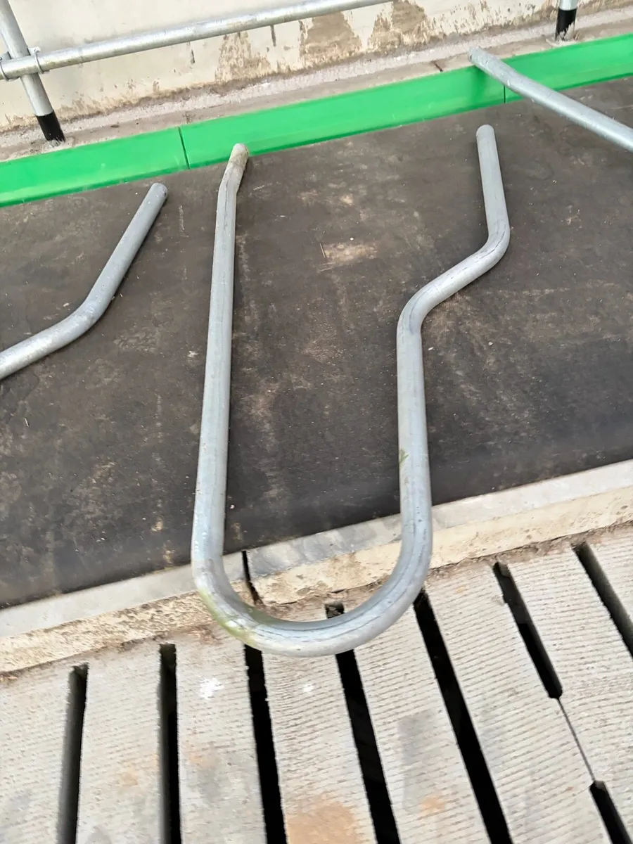 1,900mm CUBICLE LOOPS – £35 EACH - Image 2