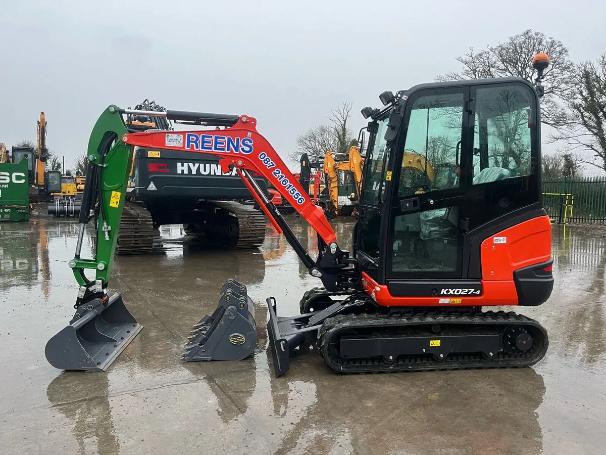 Mini and medium Excavator hire - Image 2