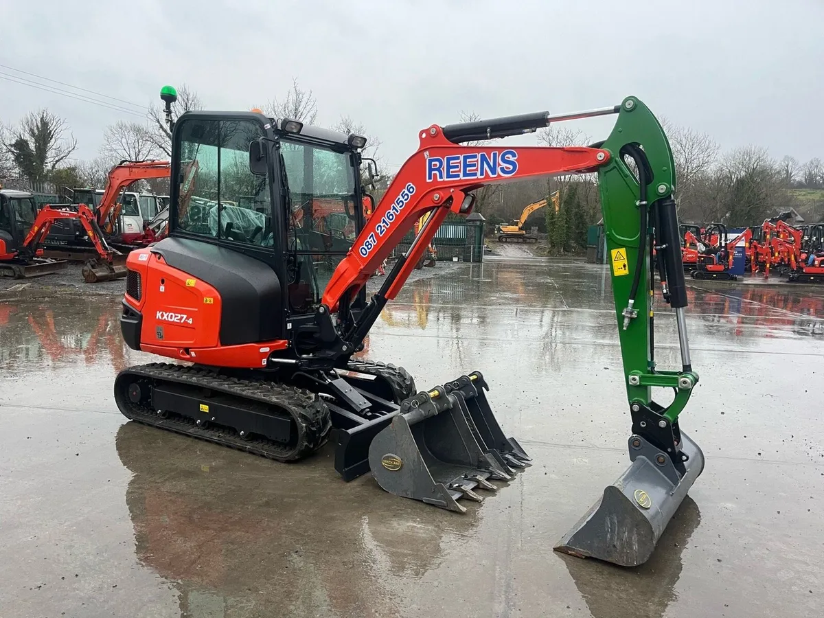 Mini and medium Excavator hire - Image 3