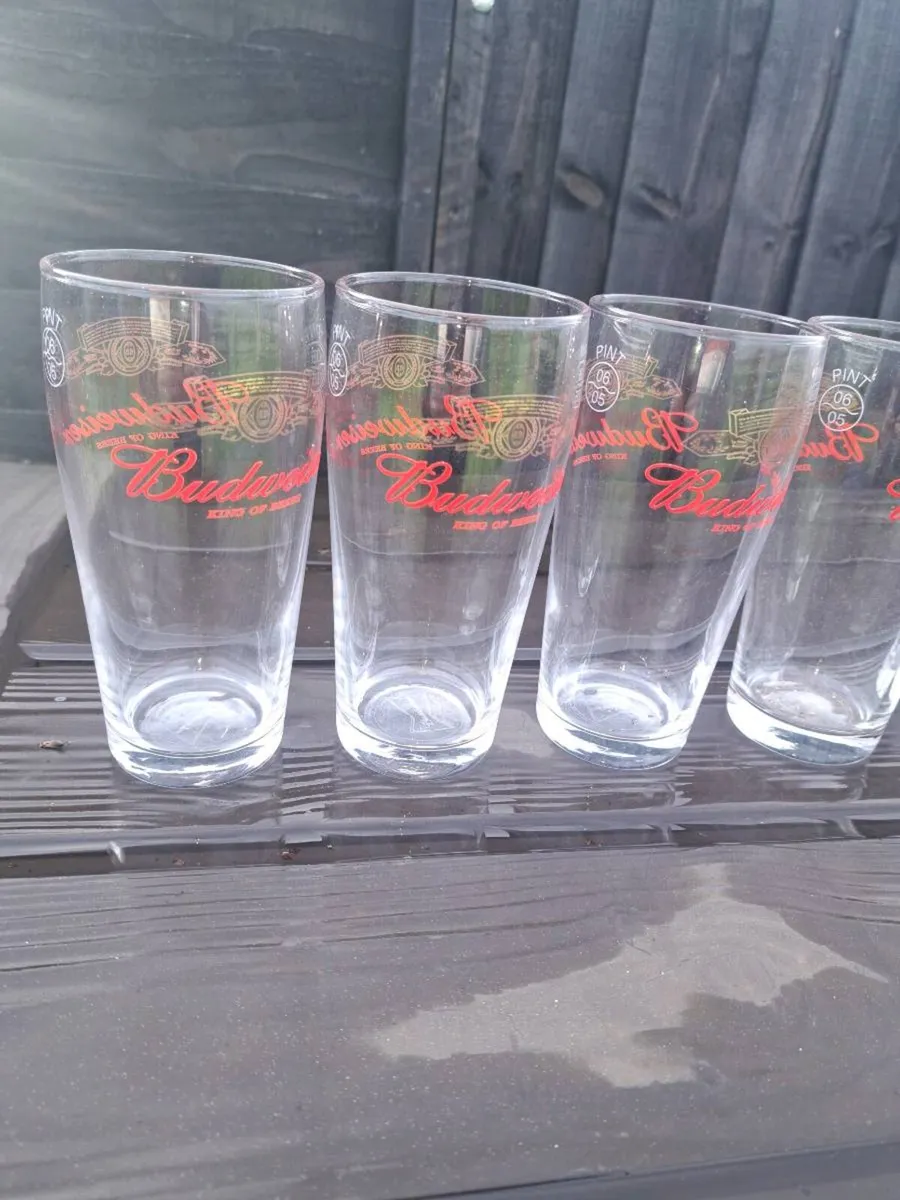 New budwiser  pint glasses - Image 4