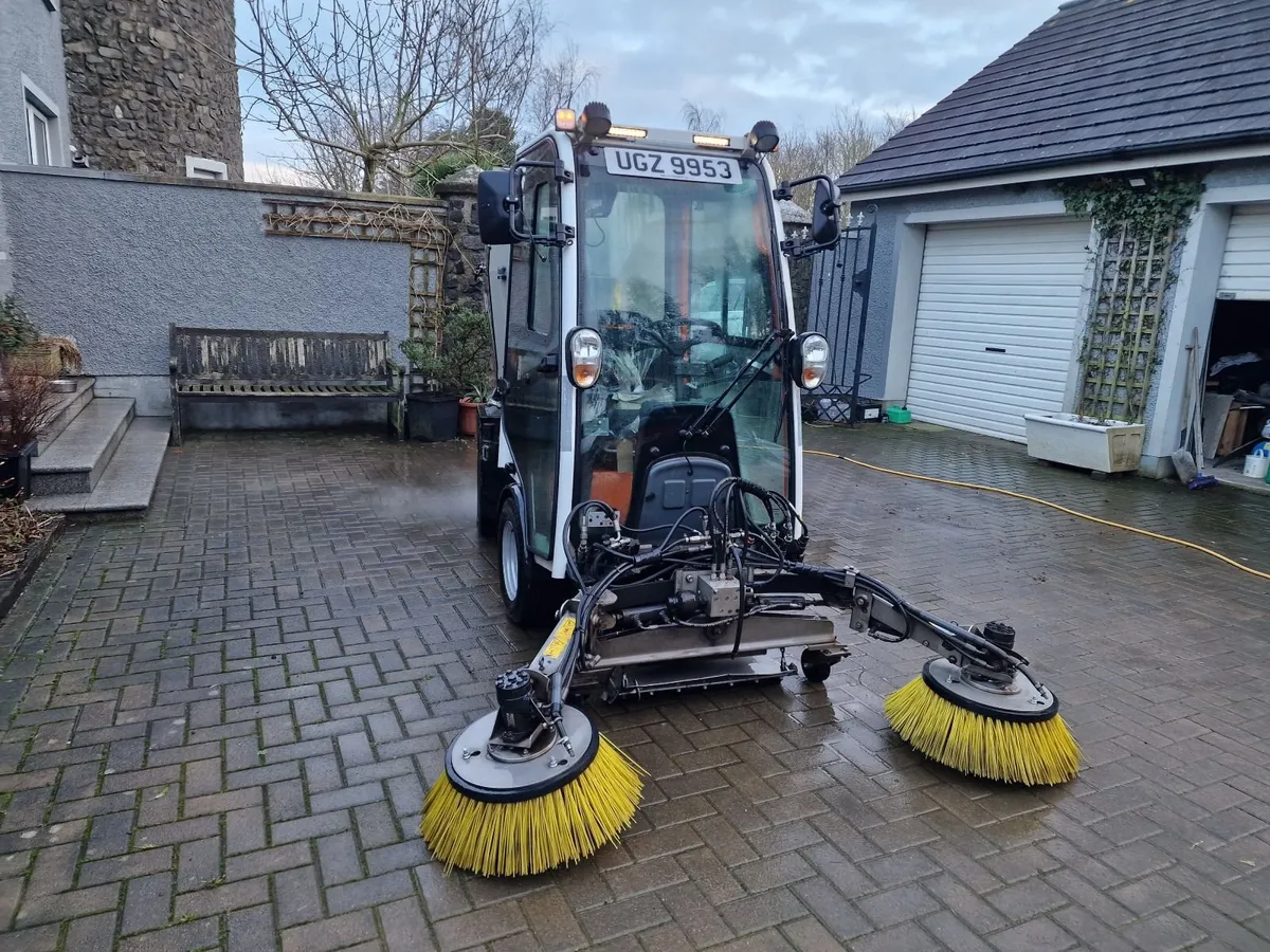 2021 Holder X45i Roadsweeper Road Sweeper - Image 4