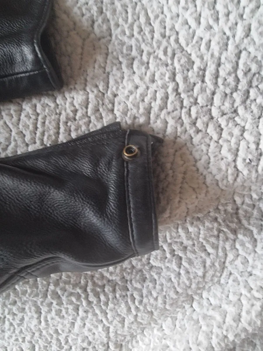 Segura Leather Motorcycle Jacket  Medium Size - Image 2