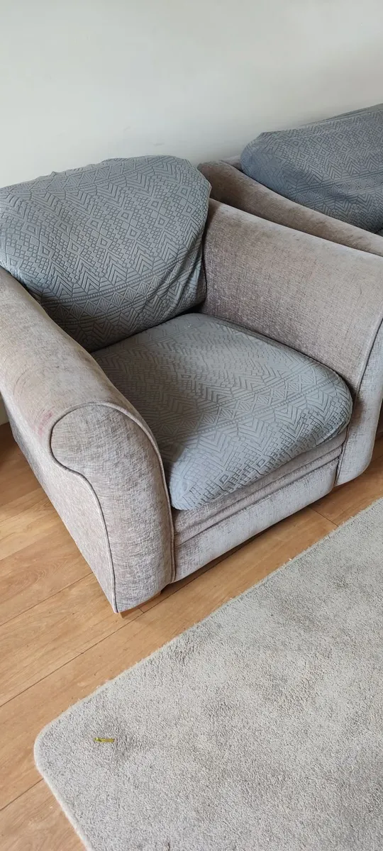 Arm chair - Image 1