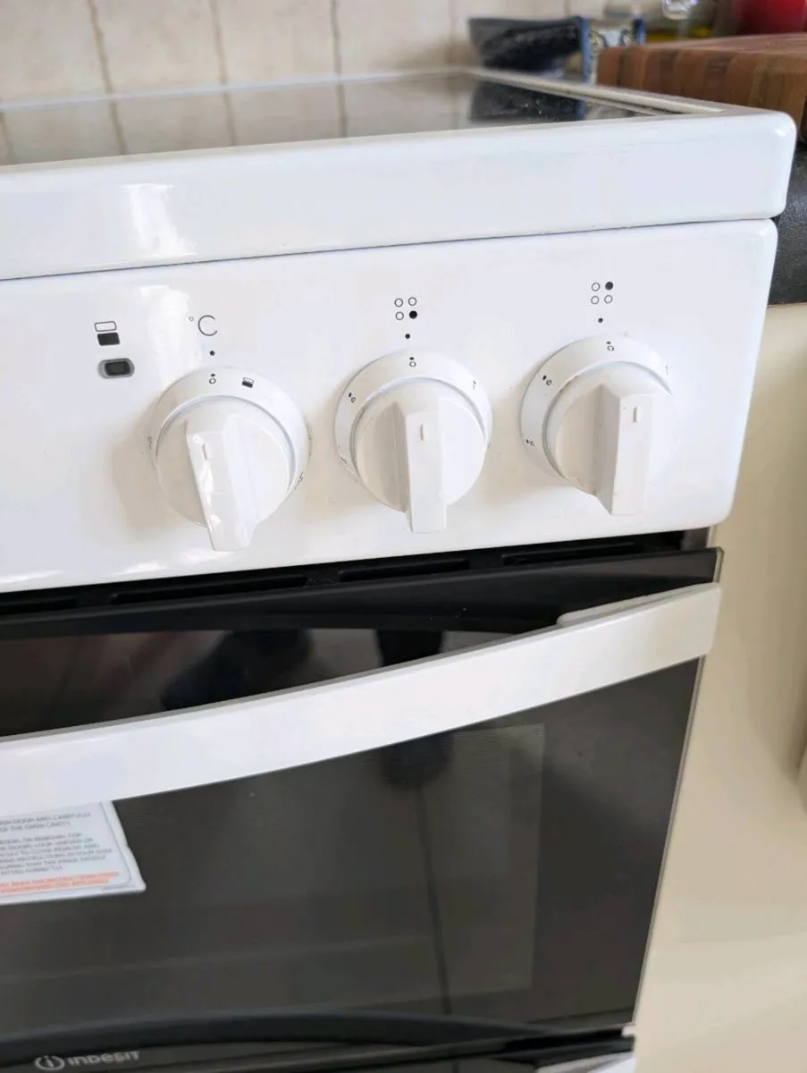 Indesit ID67V9KMW/UK 60cm Electric Double Cooker - Image 4