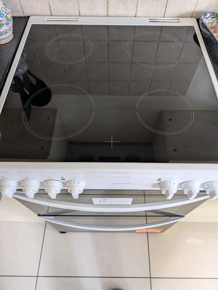 Indesit ID67V9KMW/UK 60cm Electric Double Cooker - Image 2