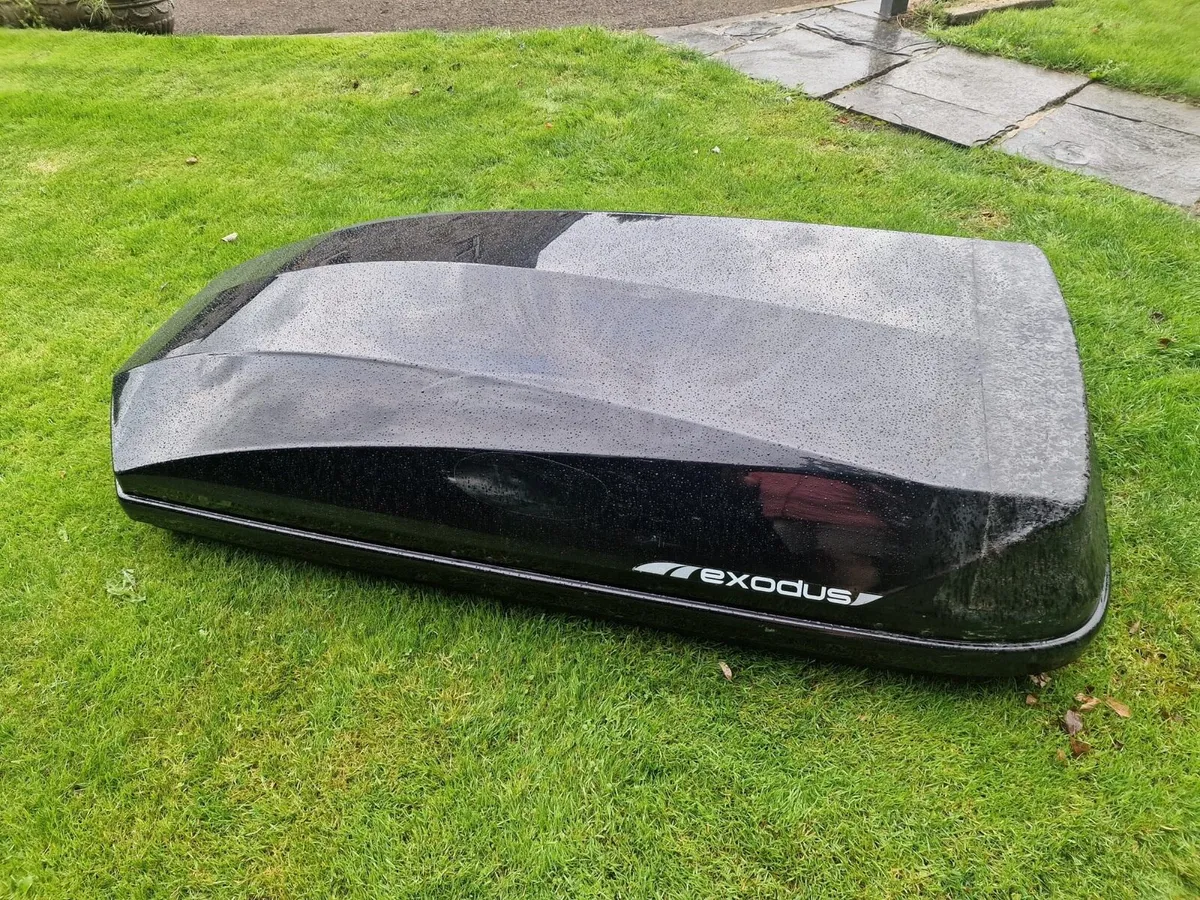 Exodus roof box with Saab roof racks - Image 3