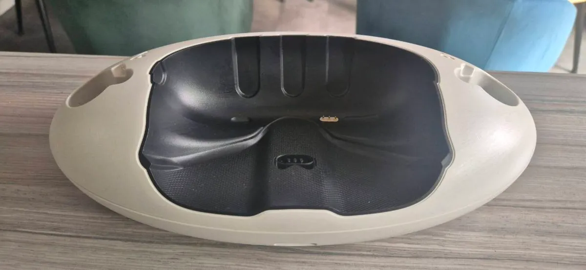 Stealth Charging Station for Meta Quest 3 – Like N - Image 1