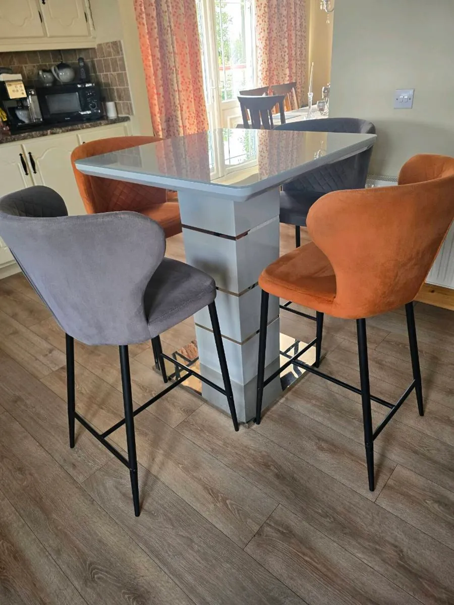 Bar stools - Image 1