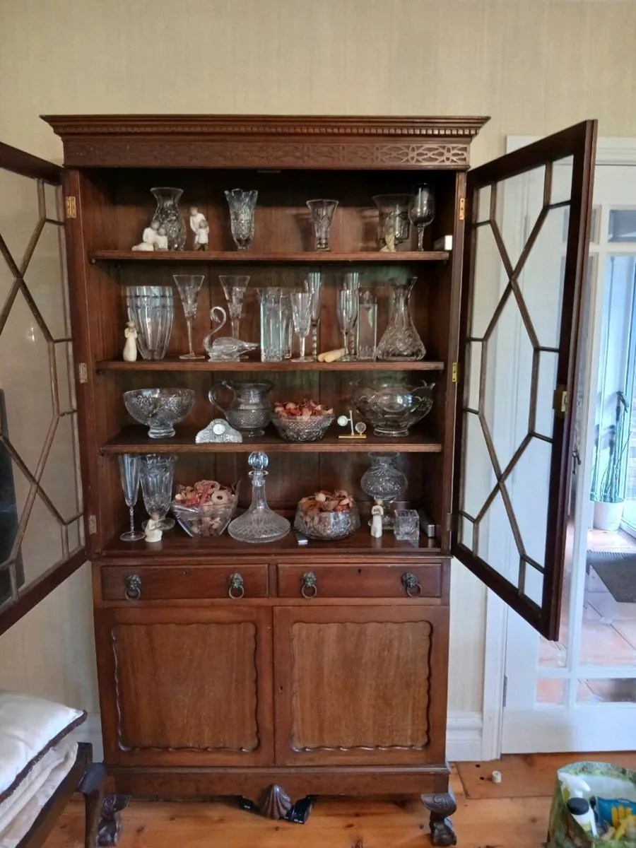 Cabinet - Image 1