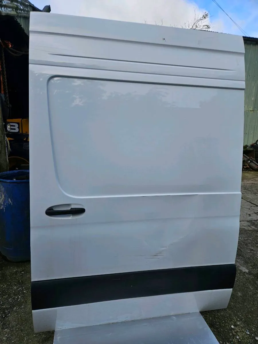 252 Mercedes Sprinter sliding door