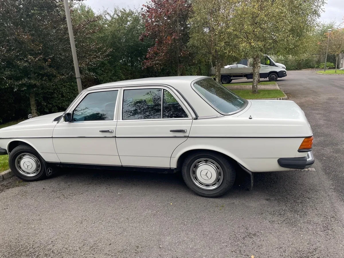 *LOW MILEAGE* 1984 Mercedes 300D - Image 3