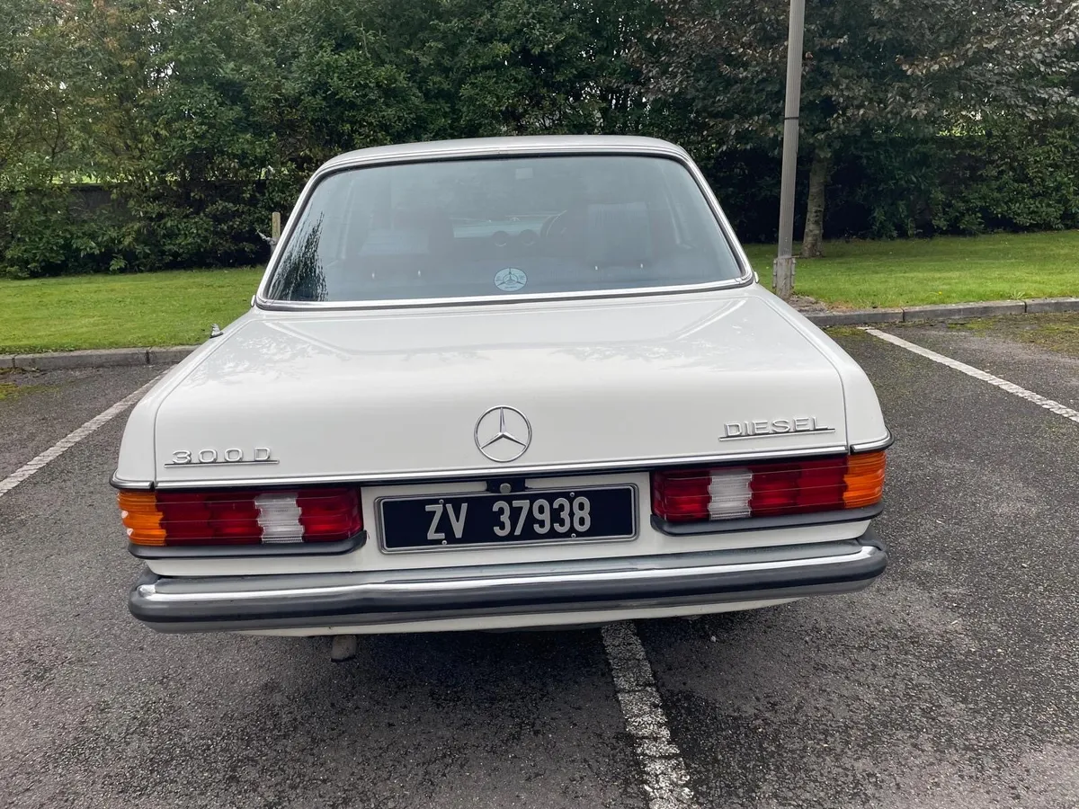 *LOW MILEAGE* 1984 Mercedes 300D - Image 4