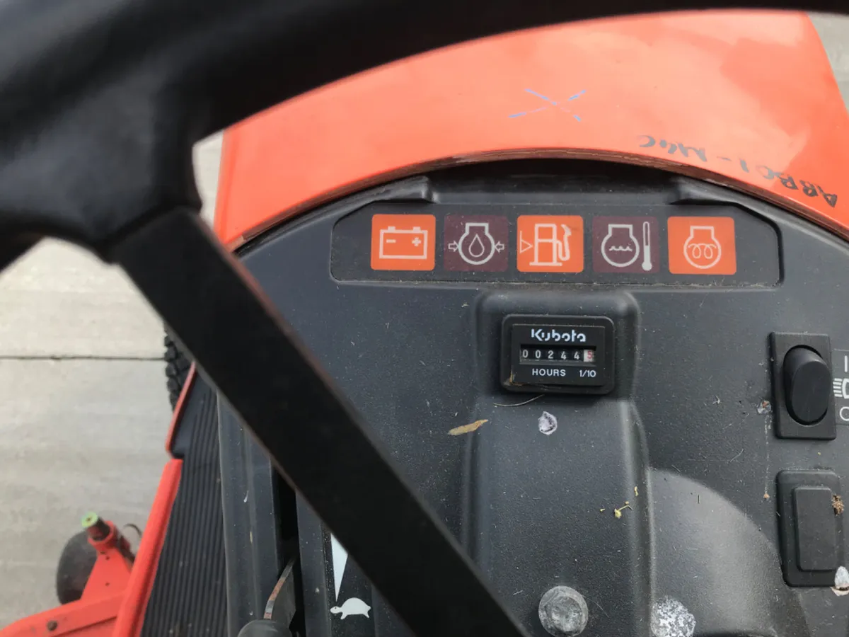 Kubota G18 diesel lawnmower ride on - Image 3