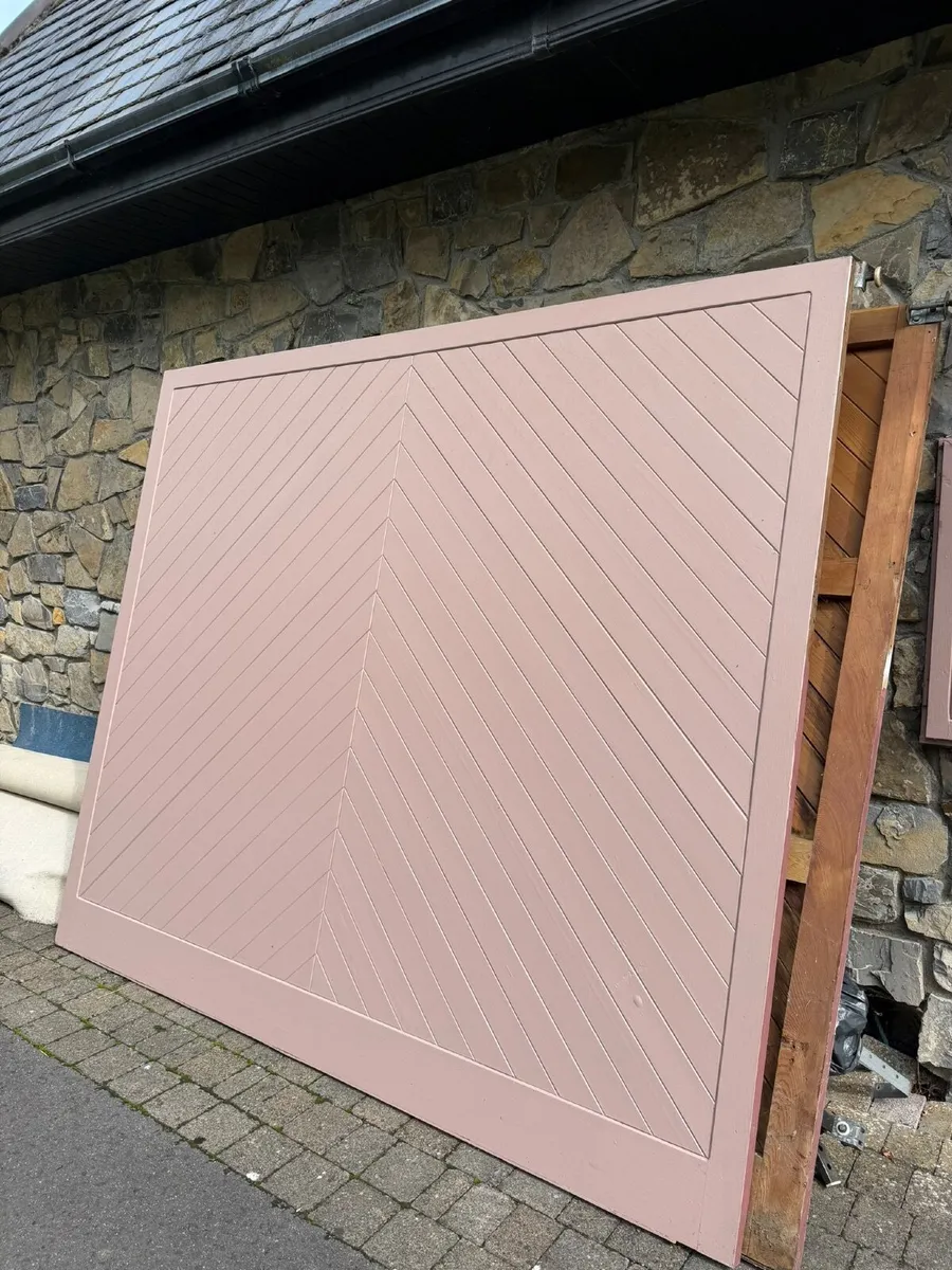 Garage door - Image 1