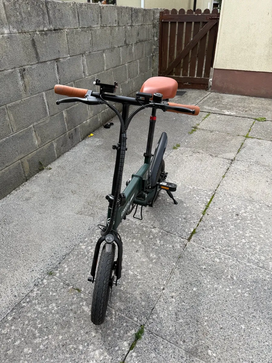 Eskute F200 Folding Electric Bike - Image 1