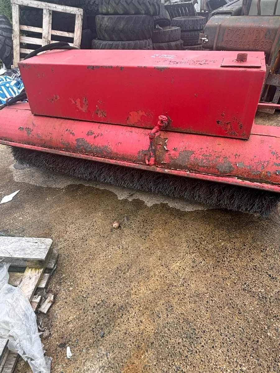 Road yard brush hydraulic attachment - Image 2