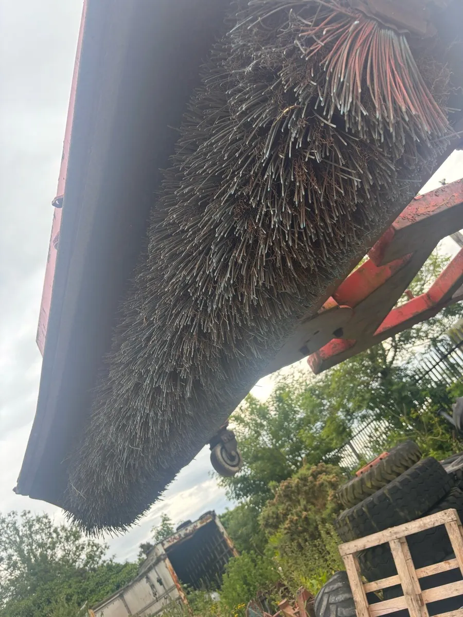 Road yard brush hydraulic attachment - Image 3