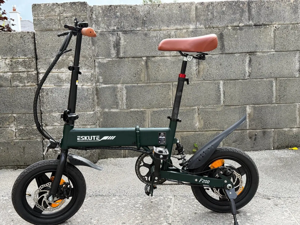 Eskute F200 Folding Electric Bike - Image 2