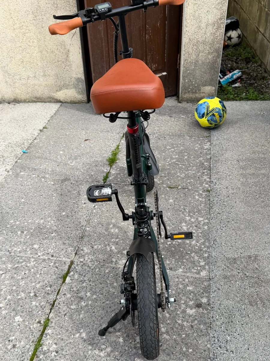 Eskute F200 Folding Electric Bike - Image 3