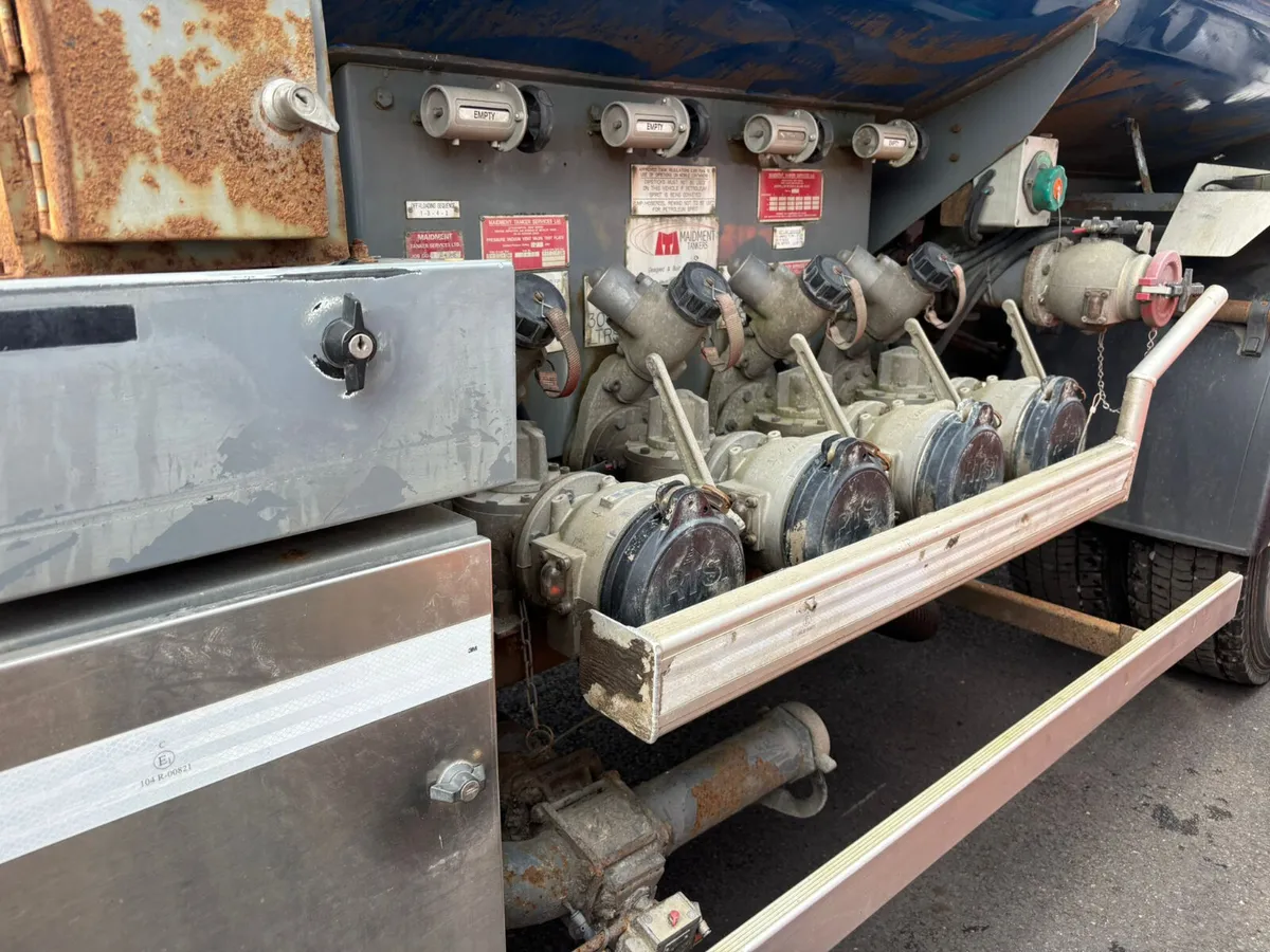 For Sale: Scania Oil Tanker Truck - Image 4