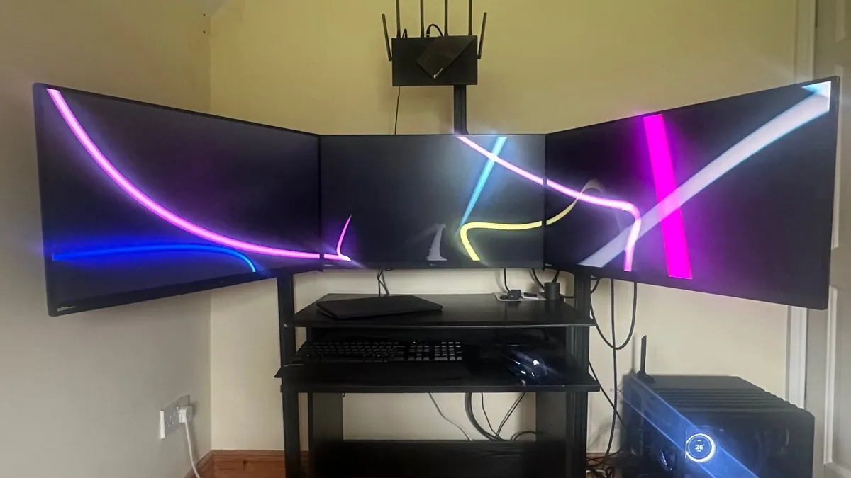 3x 32 inch computer gaming monitors with stand - Image 1