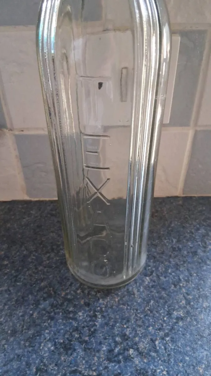 Vintage oil bottle - Image 1