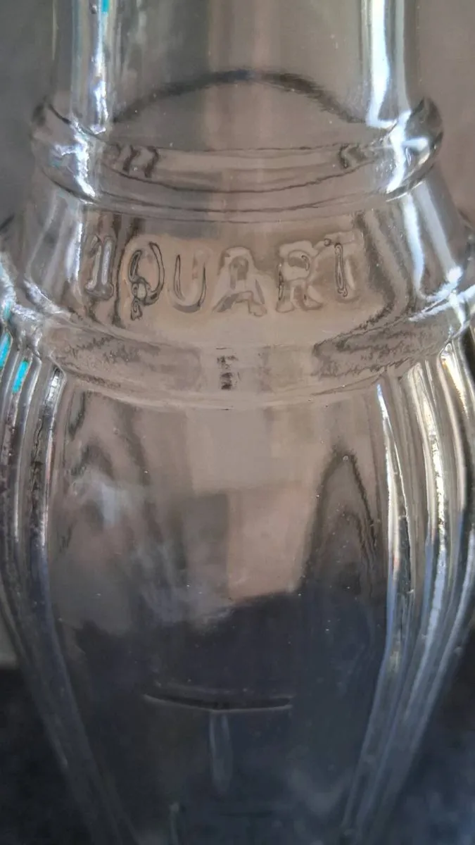 Vintage oil bottle - Image 2