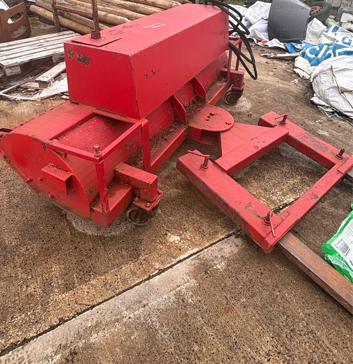 Road yard brush hydraulic attachment - Image 1