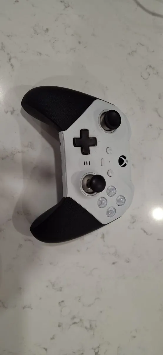 XBOX Series X Console, 4K 28in Monitor & Elite 2 - Image 2