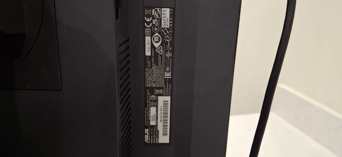 XBOX Series X Console, 4K 28in Monitor & Elite 2 - Image 3
