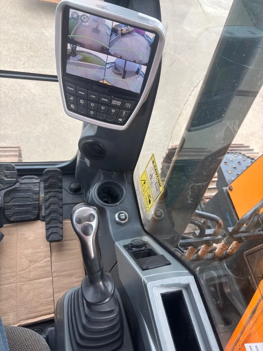 2020 Hyundai HX130 digger - Image 4