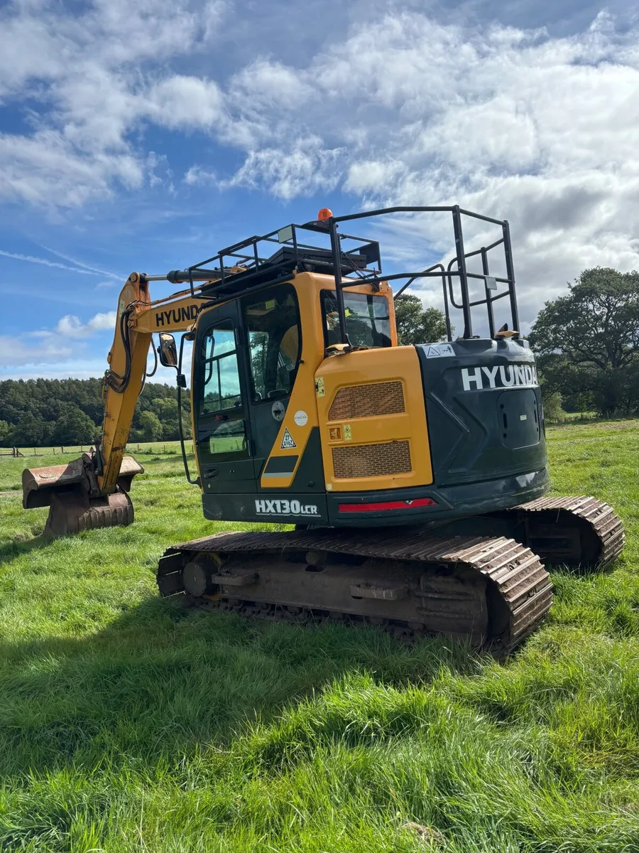 2020 Hyundai HX130 digger - Image 2