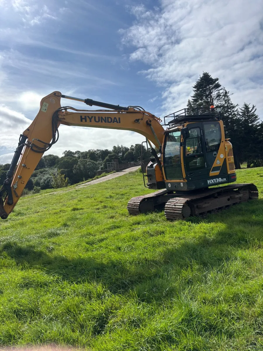 2020 Hyundai HX130 digger - Image 1