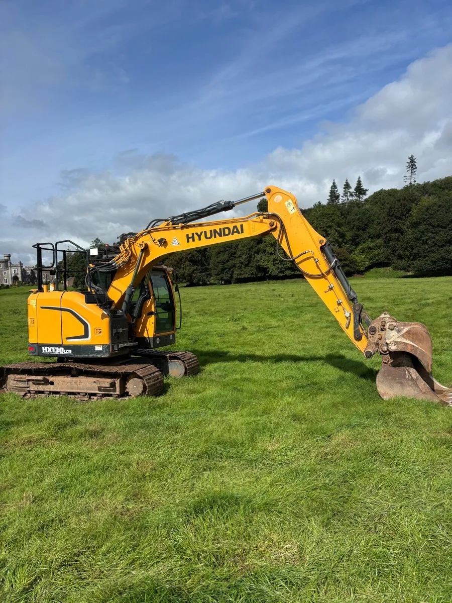 2020 Hyundai HX130 digger - Image 3