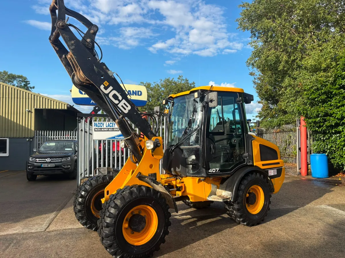 2019 JCB 407 Artic Loader - Image 1