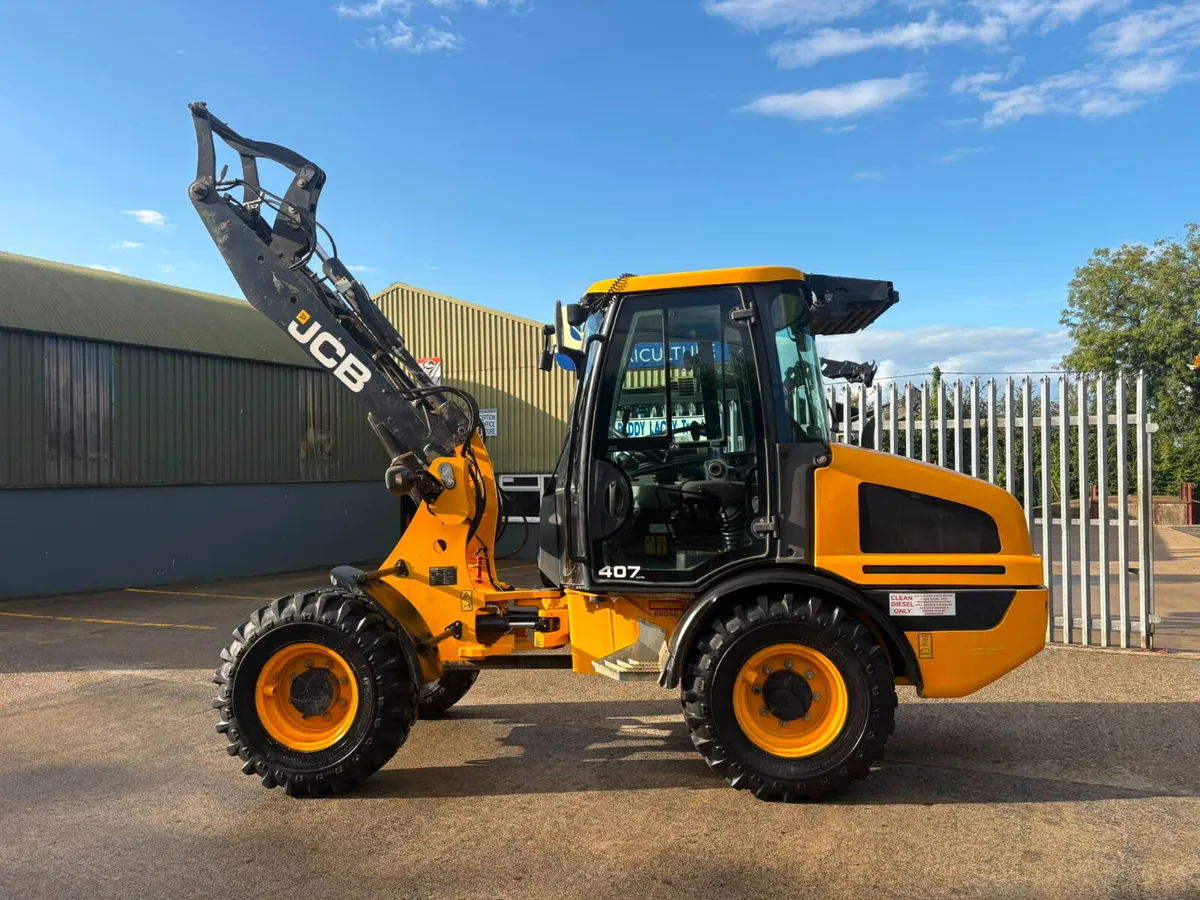 2019 JCB 407 Artic Loader - Image 2