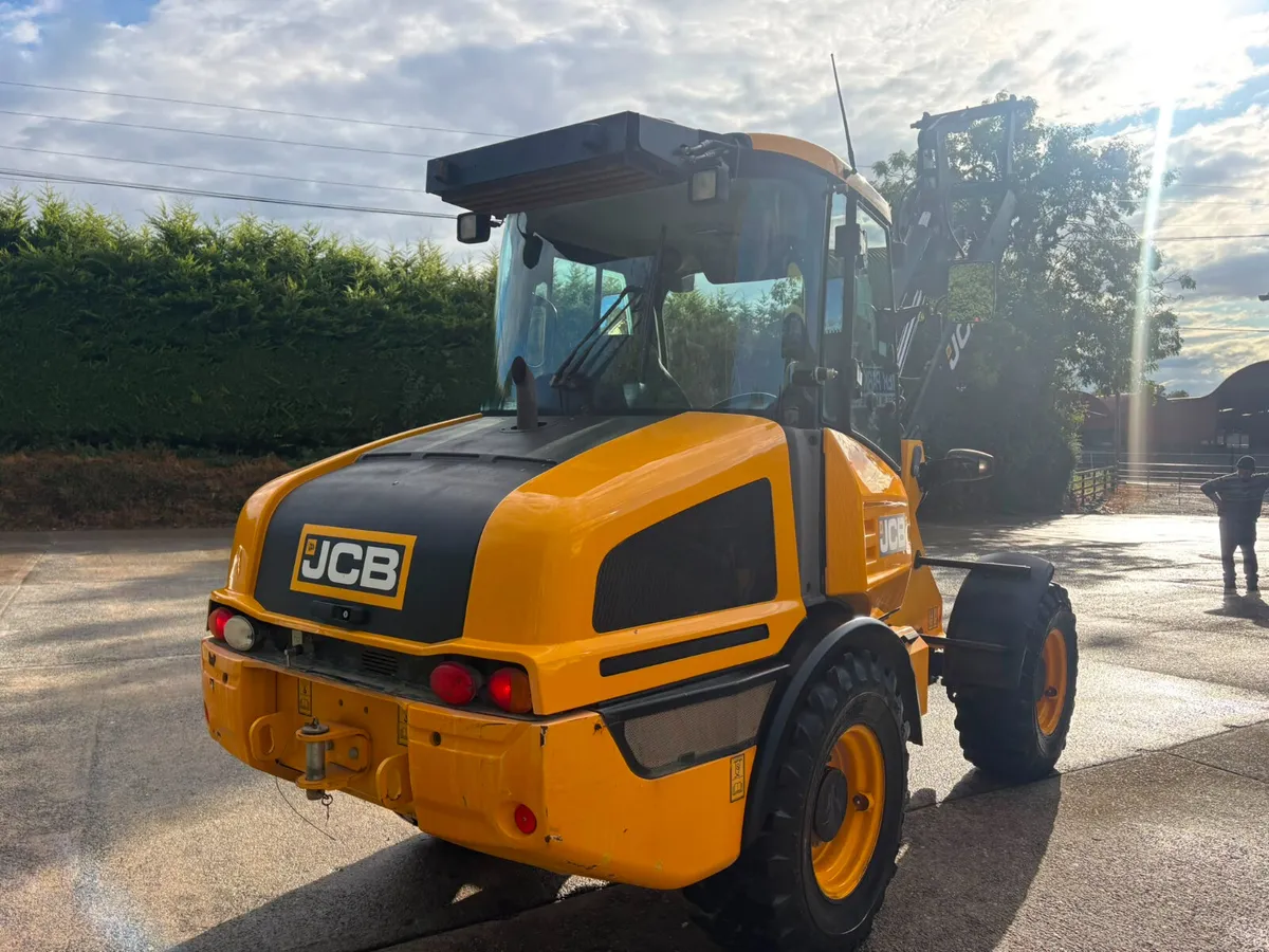 2019 JCB 407 Artic Loader - Image 4