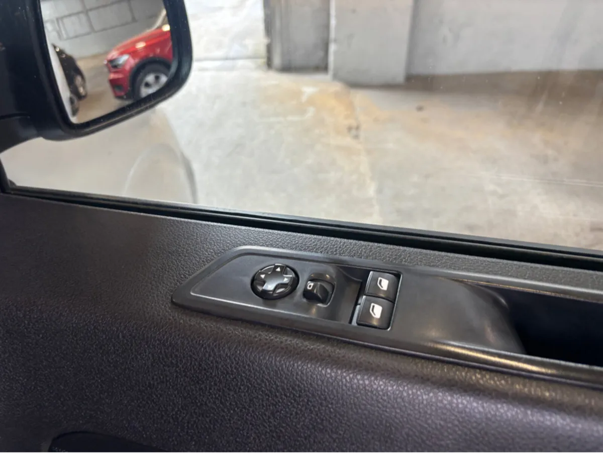 Opel Vivaro 1.5 dsl twin sliding door 3 seater €13 - Image 2