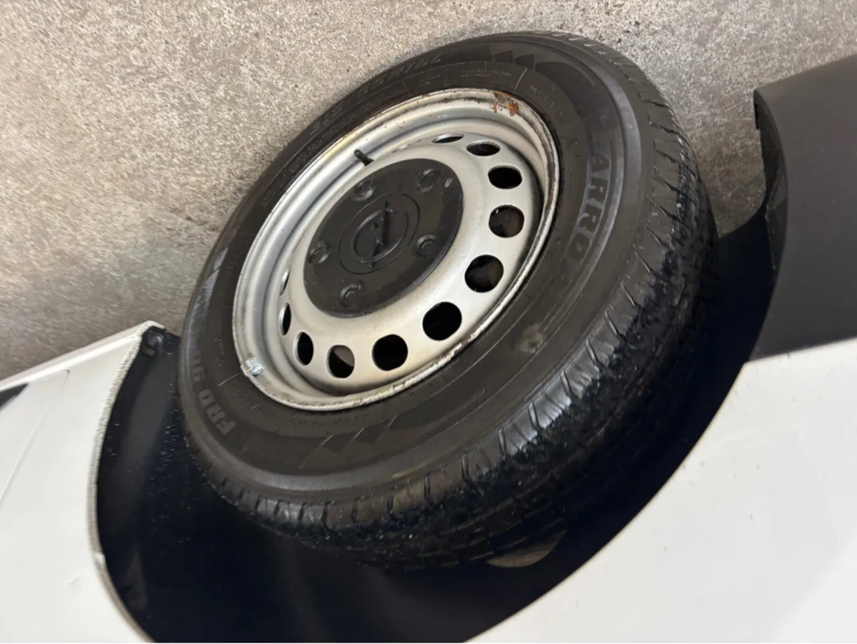 Opel Vivaro 1.5 dsl twin sliding door 3 seater €13 - Image 4