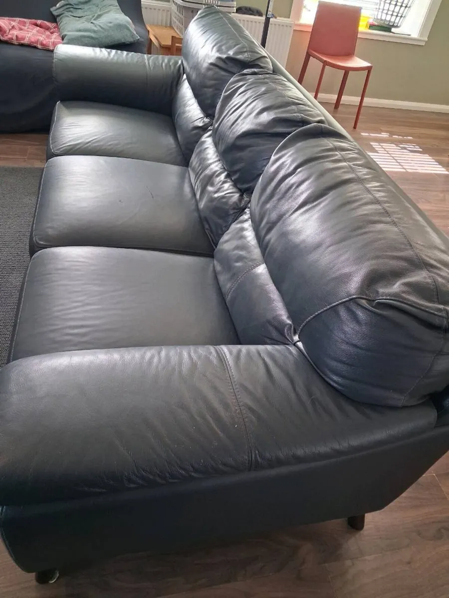 4 seater leather couch - Image 3