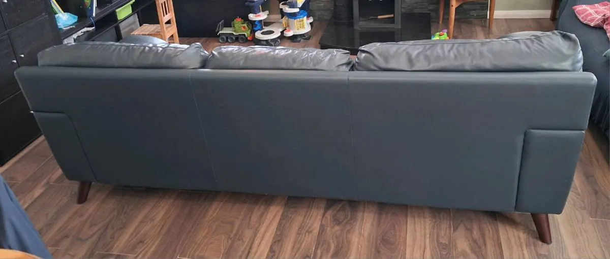 4 seater leather couch - Image 4