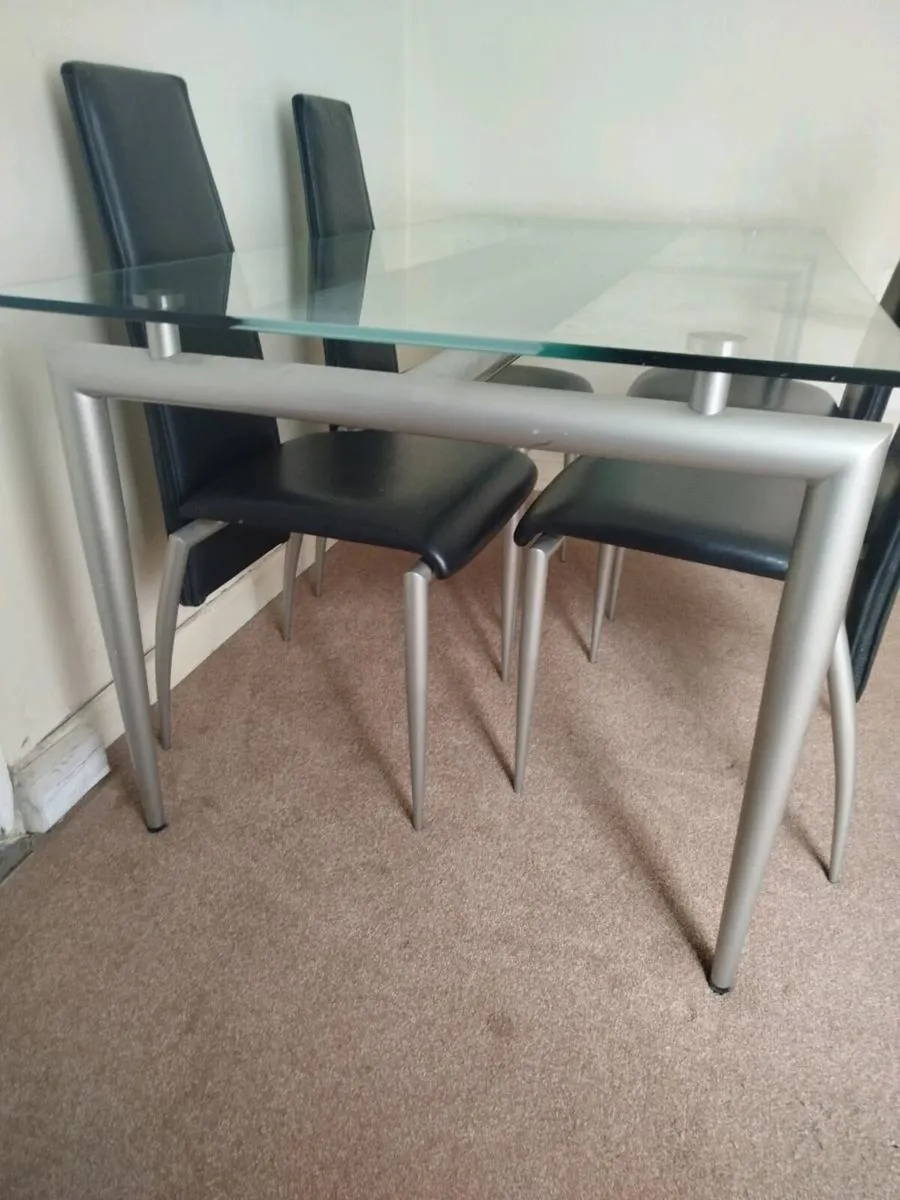 Table and 4 chairs - Image 3