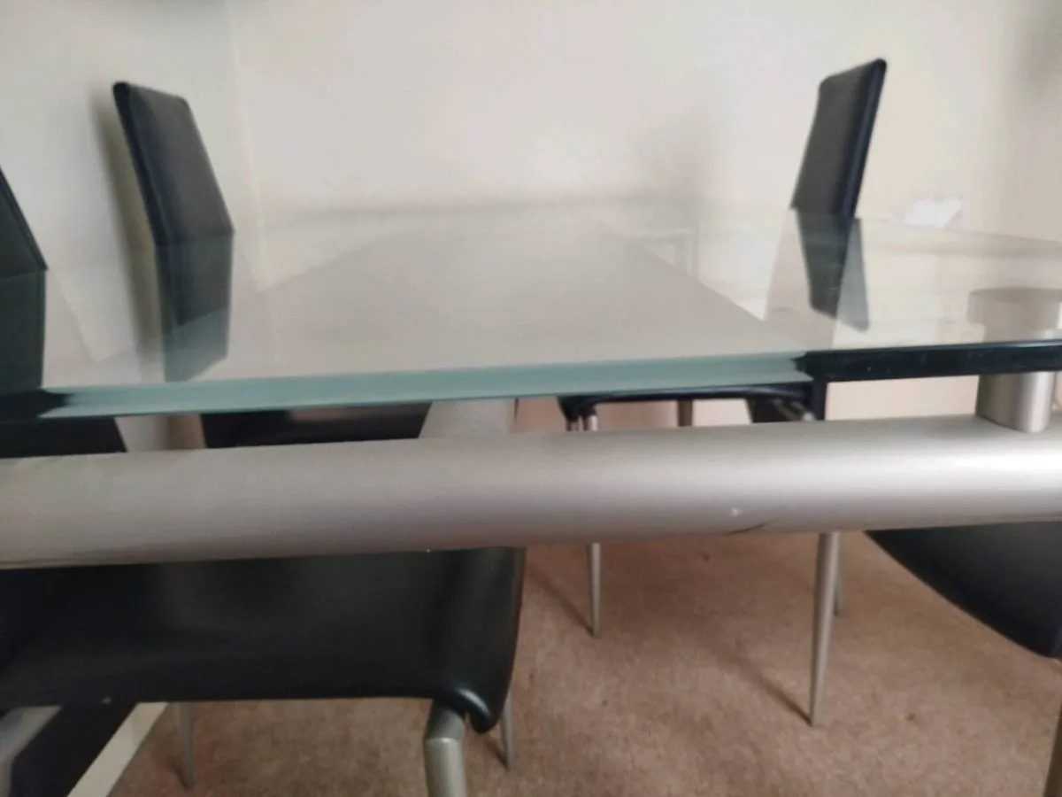 Table and 4 chairs - Image 4